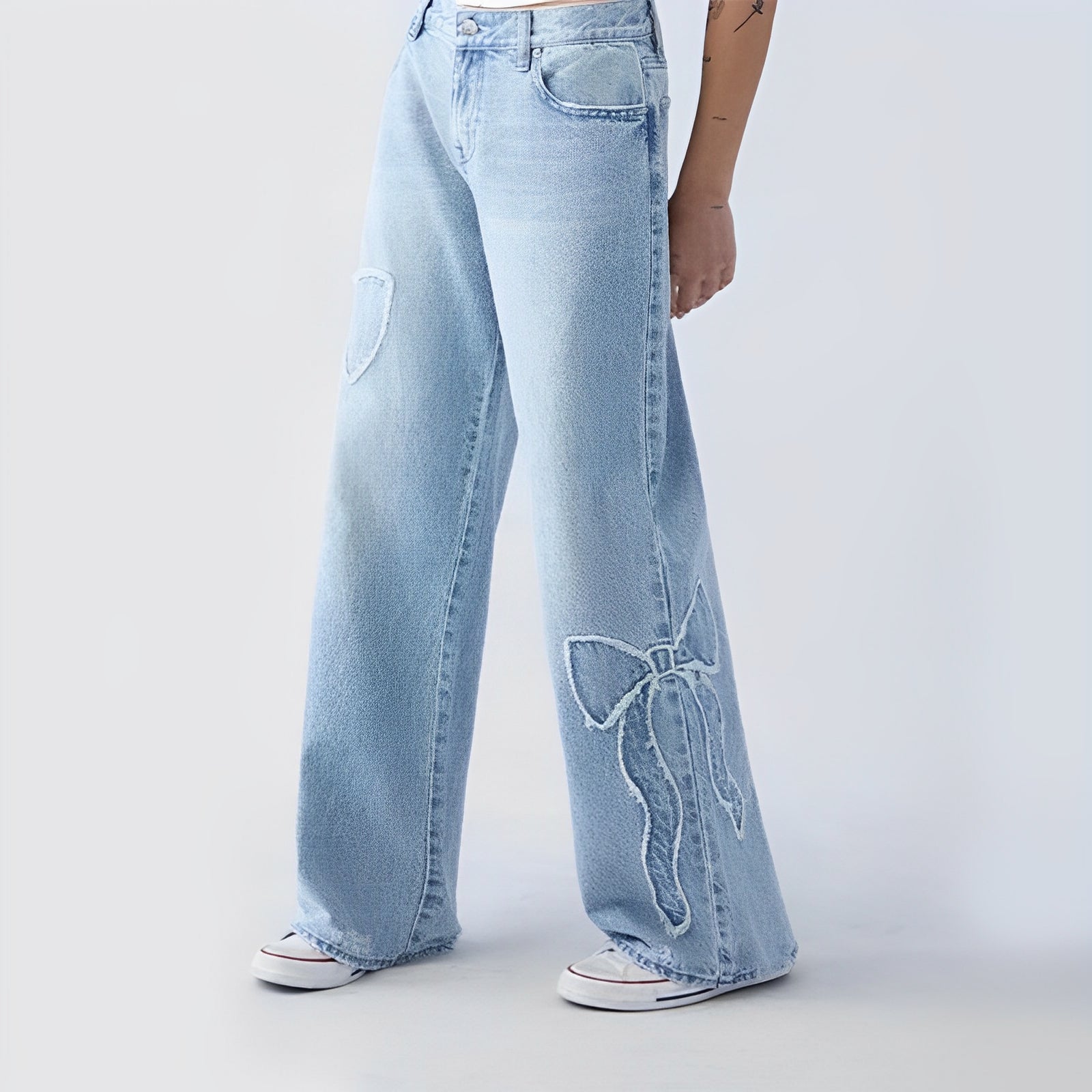Wide-Leg Denim with Embroidered Bow Detail – Soft Blue Wash